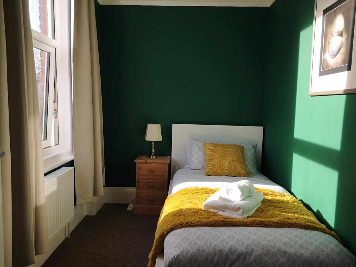 2 Bedroom Apartment At Kent Escapes Short Lets & Serviced Accommodation Kent, Bouverie Escape Folkestone With Wifi Exterior photo